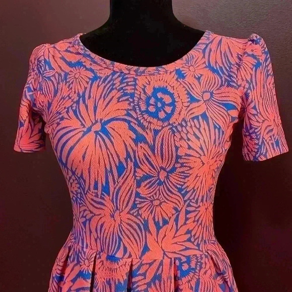 LuLaRoe XS Coral Short Sleeve Stretch Textured Skater Dress - Picture 1 of 9